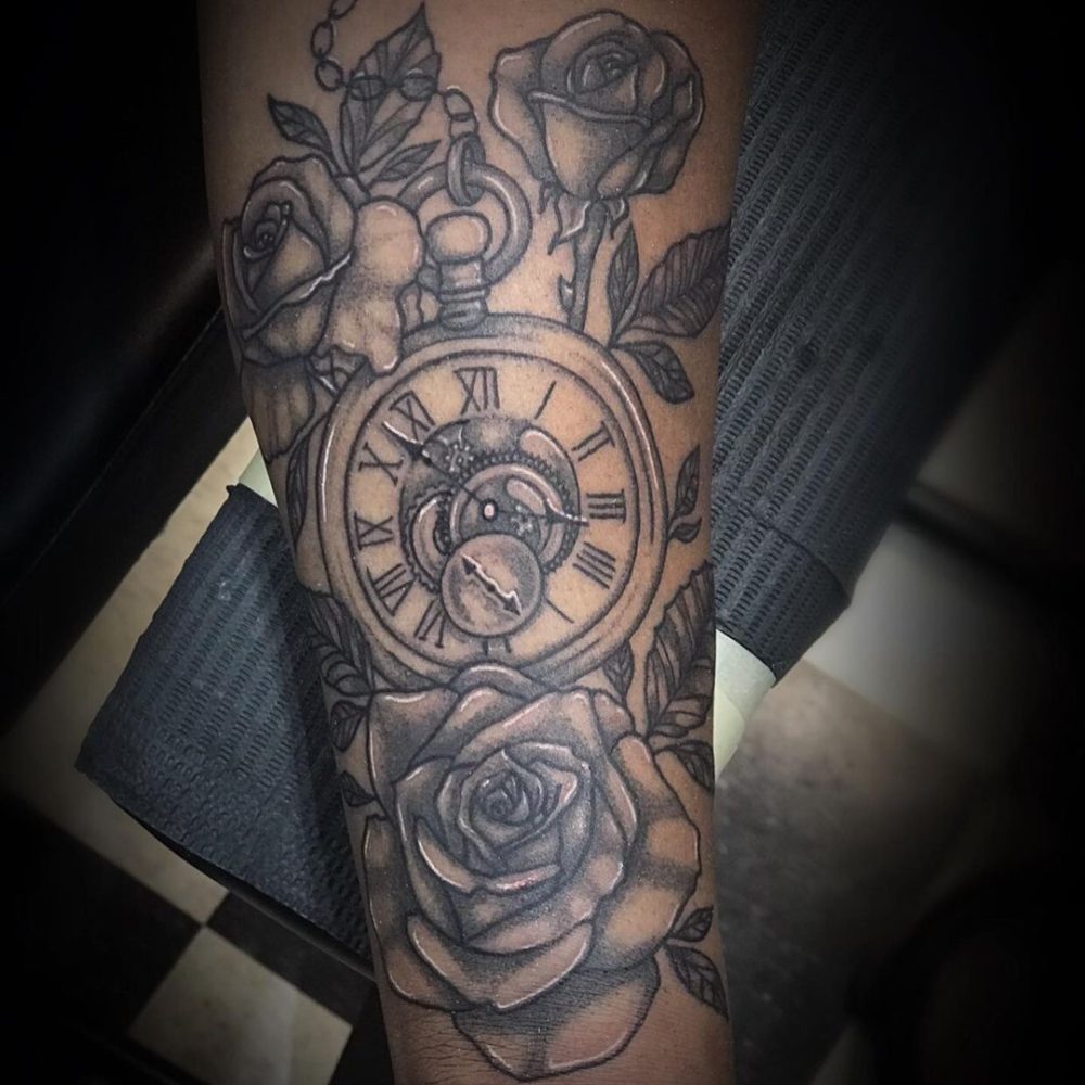 roses-and-time-piece-with-exposed-gears